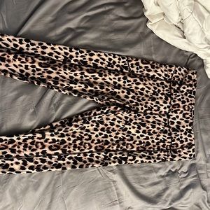 Victoria’s Secret Incredible Leggings Leopard Print size 14